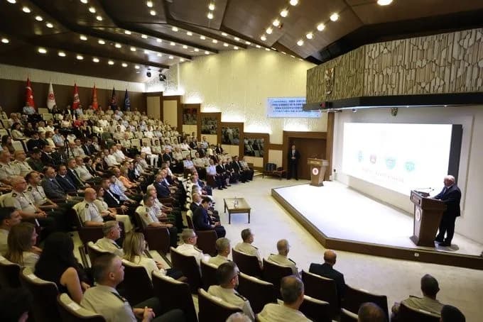 MİLLİ SAVUNMA BAKANI YAŞAR GÜLER, BERABERİNDEKİ TSK KOMUTA KADEMESİ VE BAKAN YARDIMCILARININ KATILIMIYLA RÜTBE TERFİ TÖRENİ GERÇEKLEŞTİRİLDİ.