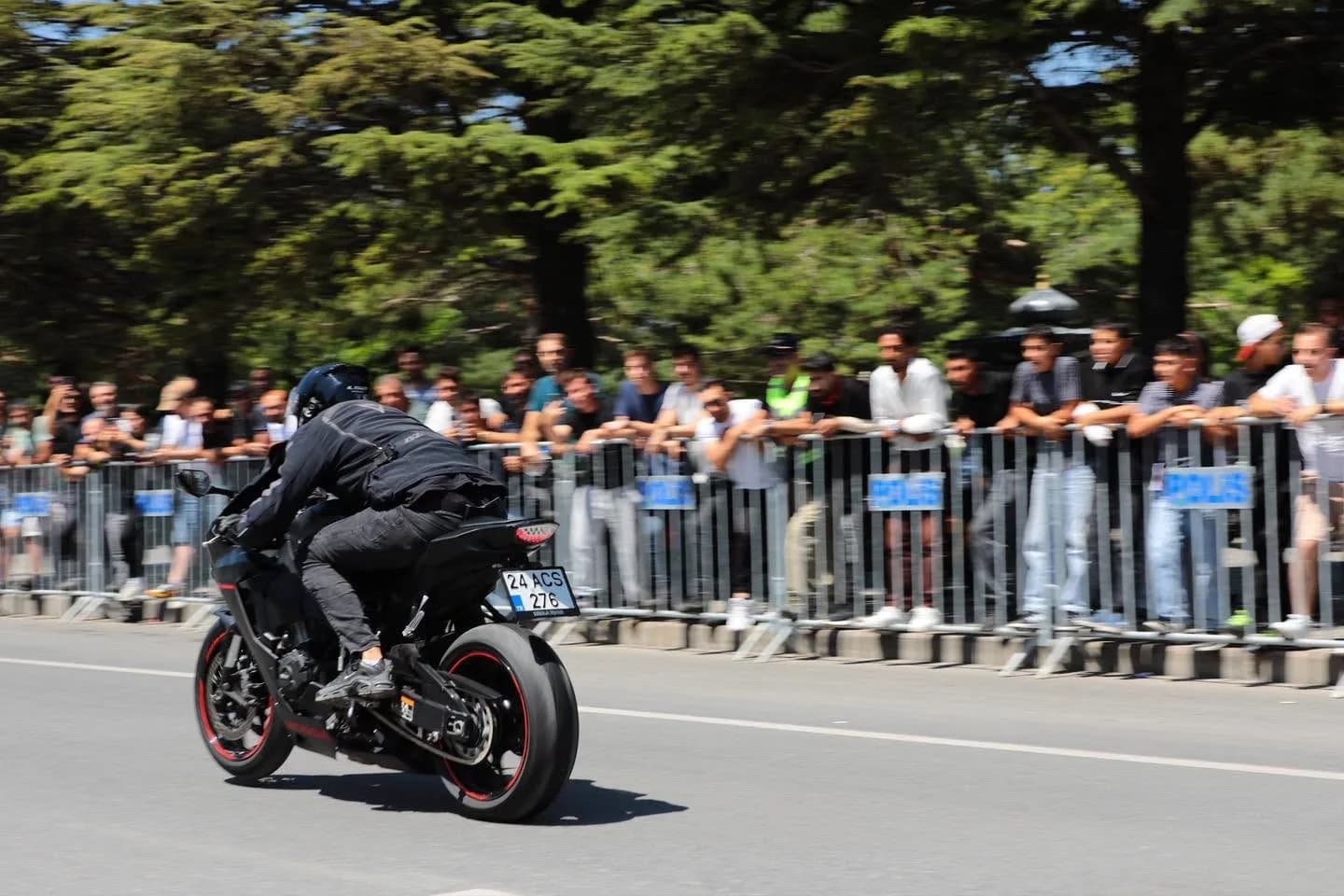 ERZİNCAN’DA DÜZENLENEN ERGAN MOTOFEST 2026’NIN İKİNCİ GÜNÜNDE GERÇEKLEŞTİRİLEN DRAG YARIŞLARI, HIZ VE ADRENALİN TUTKUNLARINA UNUTULMAZ ANLAR YAŞATTI
