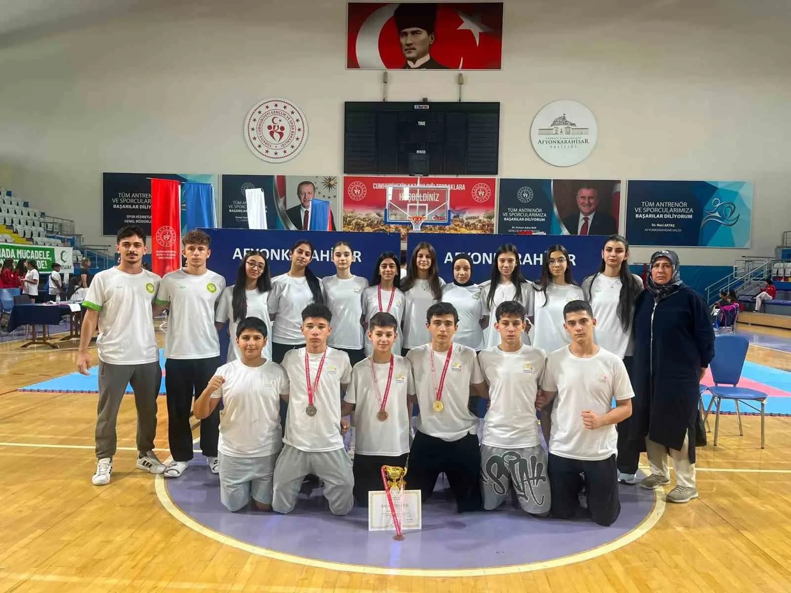 MANİSA BÜYÜKŞEHİR BELEDİYESPOR KULÜBÜ KARATE SPORCULARI, ANADOLU YILDIZLAR LİGİ KARATE TÜRKİYE BİRİNCİLİĞİ’NDE 1 ALTIN, 1 GÜMÜŞ VE 2 BRONZ MADALYA KAZANARAK TAKIM HALİNDE TÜRKİYE ÜÇÜNCÜSÜ OLDU.