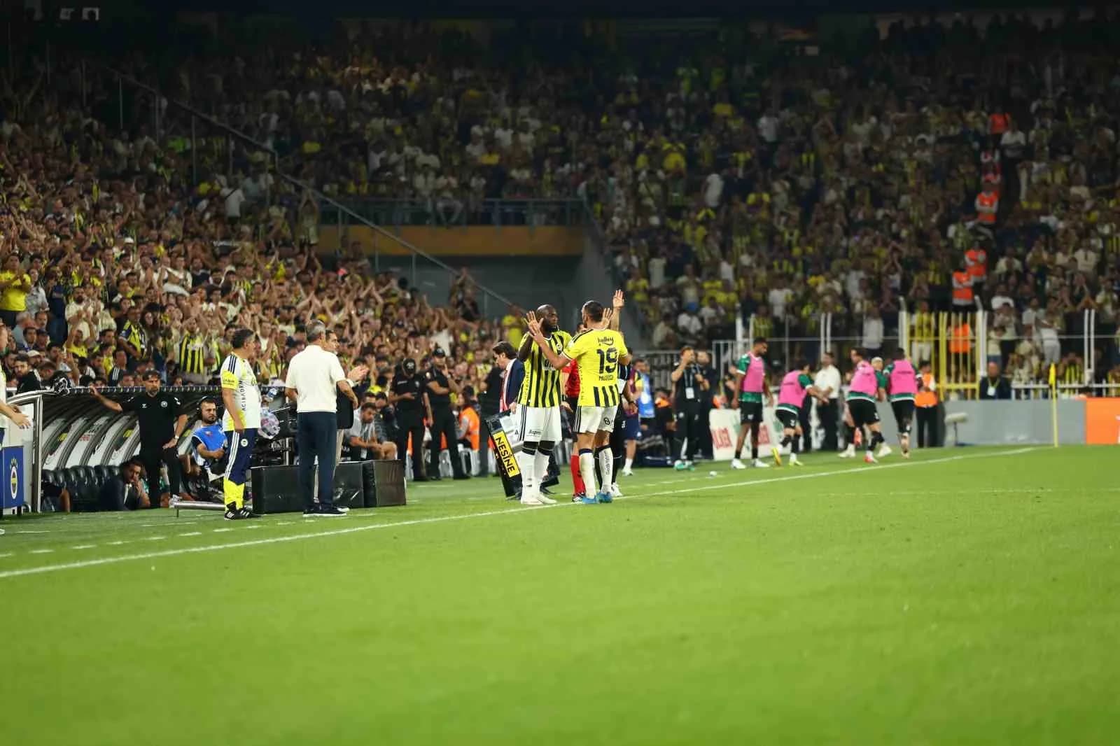 FENERBAHÇE'NİN BELÇİKALI YILDIZI ROMELU LUKAKU, LİGDE İLK KEZ KONYASPOR KARŞISINDA FORMA GİYDİ.