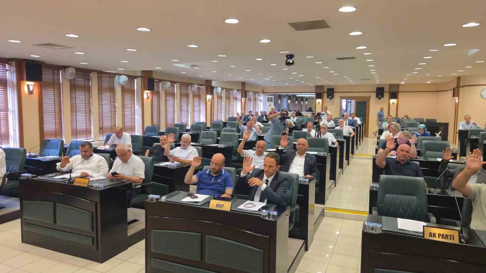 SAMSUN BÜYÜKŞEHİR BELEDİYESİ (SBB) MECLİSİ'NDE KENT İÇİ TOPLU TAŞIMA, MİNİBÜS, TAKSİ, ÖĞRENCİ SERVİSLERİ VE GEZİNTİ TEKNELERİNE İLİŞKİN YENİ ÜCRET TARİFELERİNİ İÇEREN TEKLİF, MECLİSTEN OY ÇOKLUĞUYLA GEÇEREK KARARA BAĞLANDI.