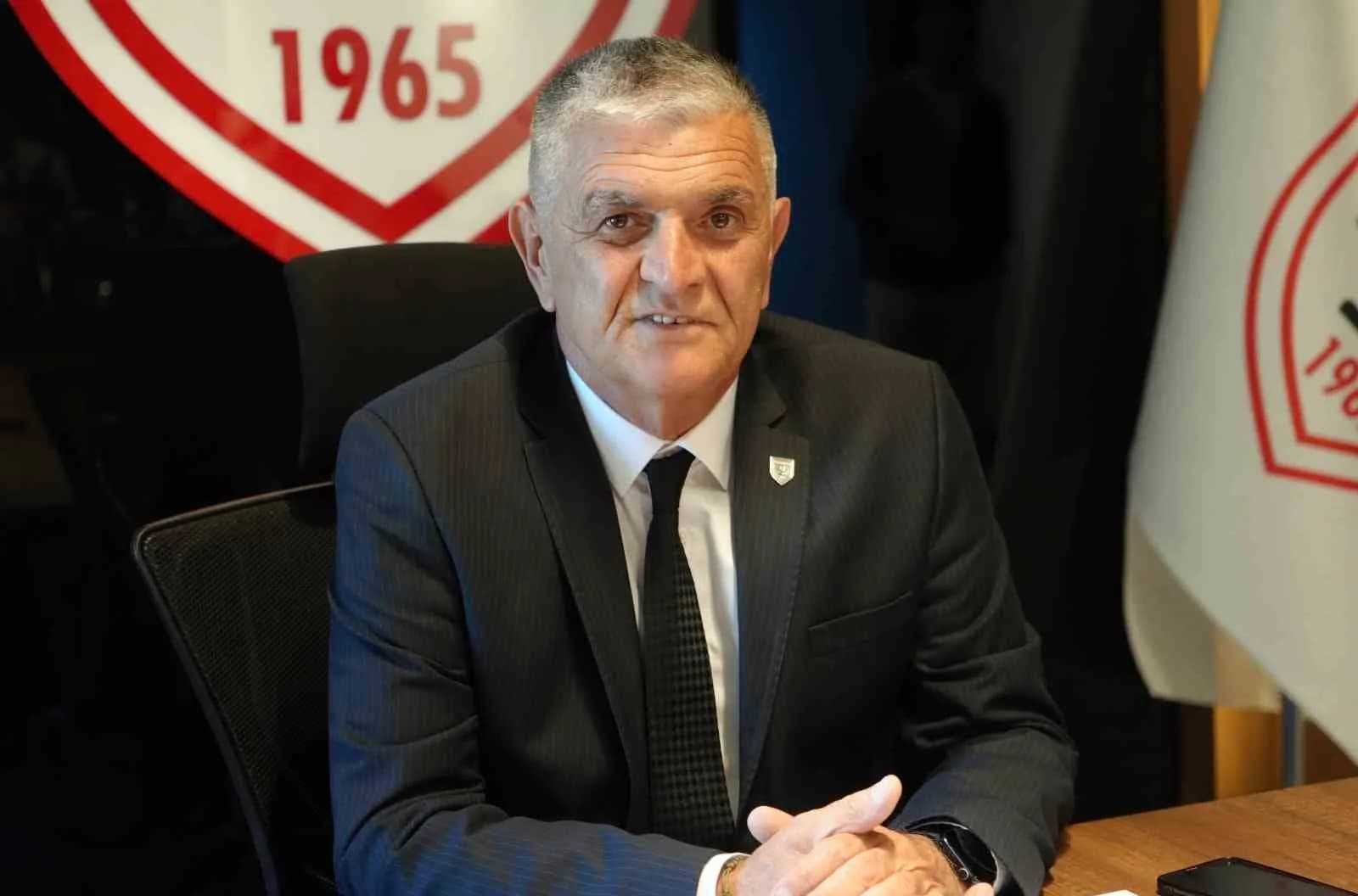 SAMSUNSPOR’DA BASIN SÖZCÜSÜ SUAT ÇAKIR, NURİ ASAN TESİSLERİ’NDE BASIN TOPLANTISI DÜZENLEDİ.