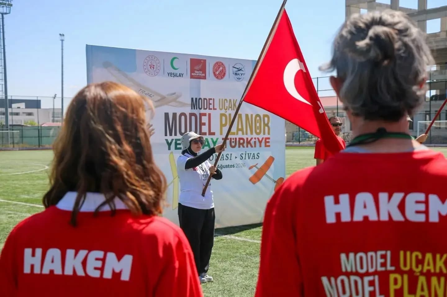 SİVAS’TA DÜZENLENEN MODEL UÇAK-MODEL PLANÖR YEŞİLAY TÜRKİYE ŞAMPİYONASI, AÇILIŞ SEREMONİSİNİN ARDINDAN 4 EYLÜL SPOR VADİSİ FUTBOL SAHALARI’NDA BAŞLADI.