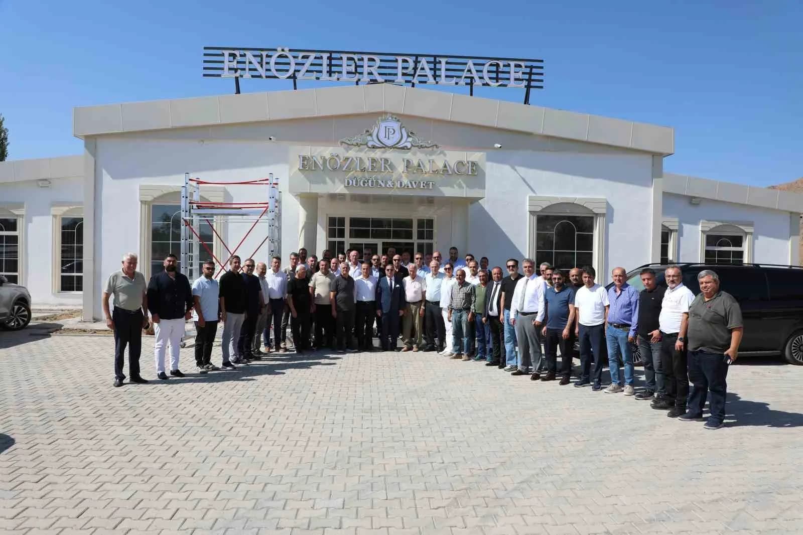 SİVAS TİCARET VE SANAYİ ODASI BAŞKAN ADAYI MUSTAFA EKEN VE STSO MECLİS ÜYESİ ADAYLARI, DİVRİĞİ'DE ODA ÜYELERİYLE BULUŞTU.