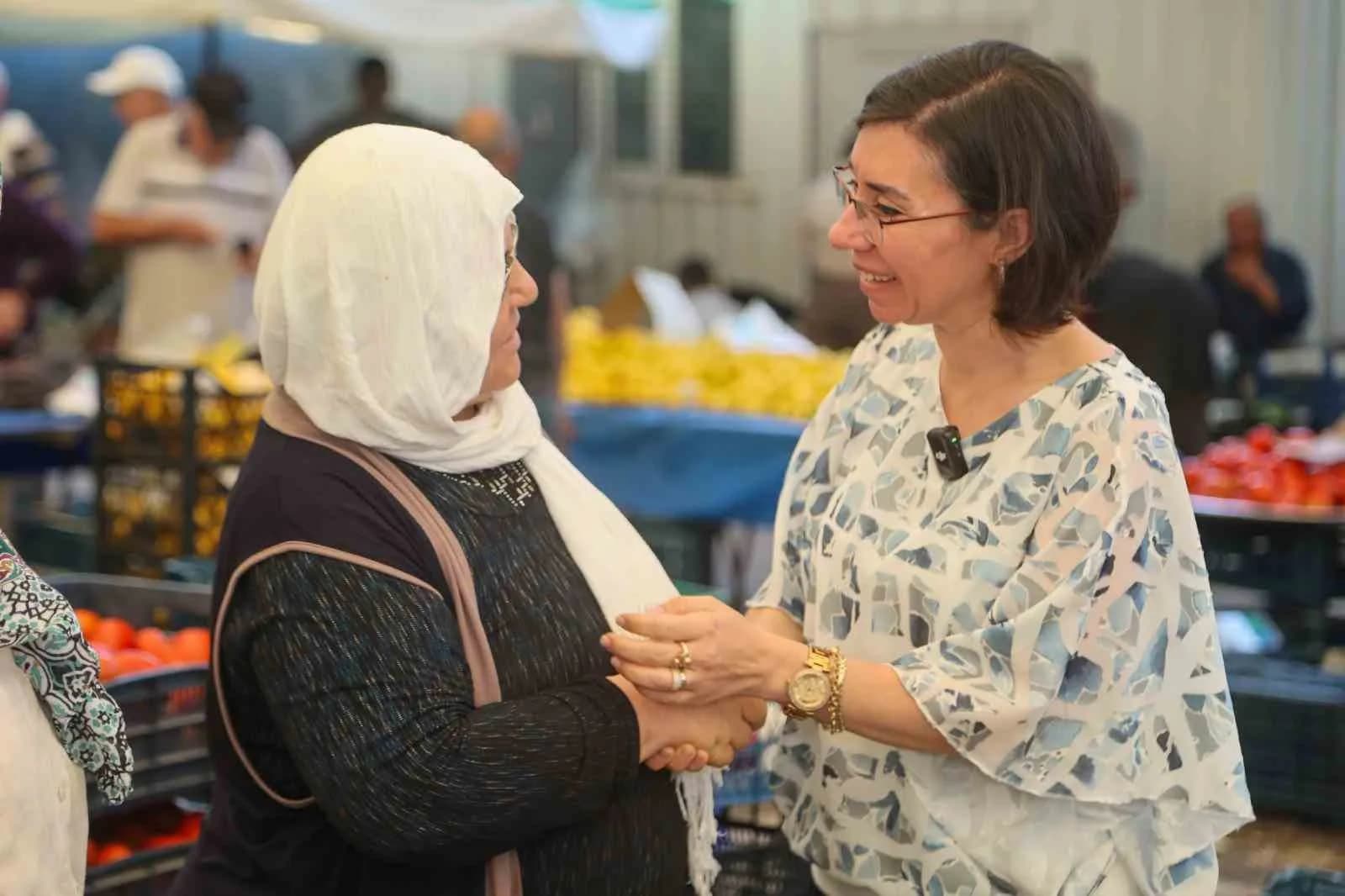 UŞAK BELEDİYE BAŞKAN VEKİLİ HATİCE TEREKECİ ÖZKAN, ŞEKEREVLERİ PAZARI’NI ZİYARET EDEREK ESNAF VE VATANDAŞLARLA BİR ARAYA GELDİ.