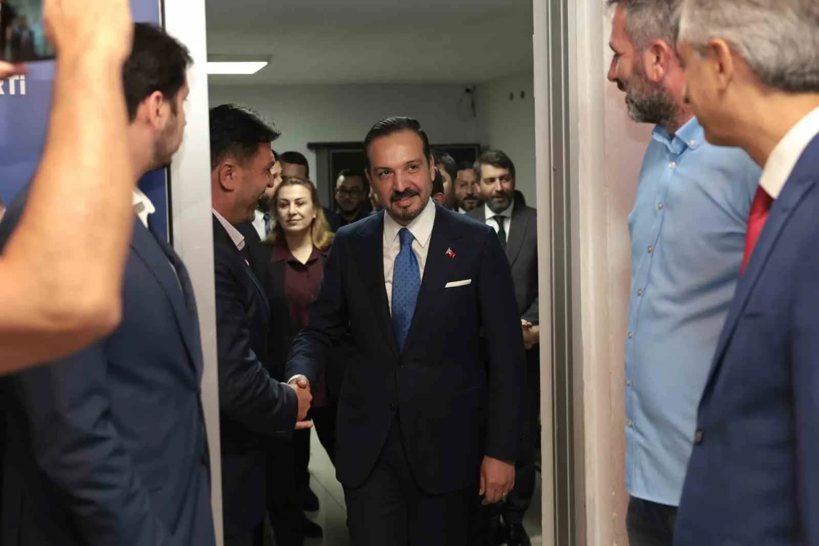 AK PARTİ GENEL BAŞKAN YARDIMCISI VE TÜRK DEVLETLERİ İLE İLİŞKİLER BAŞKANI KÜRŞAD ZORLU, "ANA MUHALEFET KENDİ İÇERİSİNDEN BAŞKA BİR MUHALEFET ÇIKARDI. BİR SİYASİ VAKUM İÇERİSİNDE OLDUKLARINI GÖRÜYORUM" DEDİ.