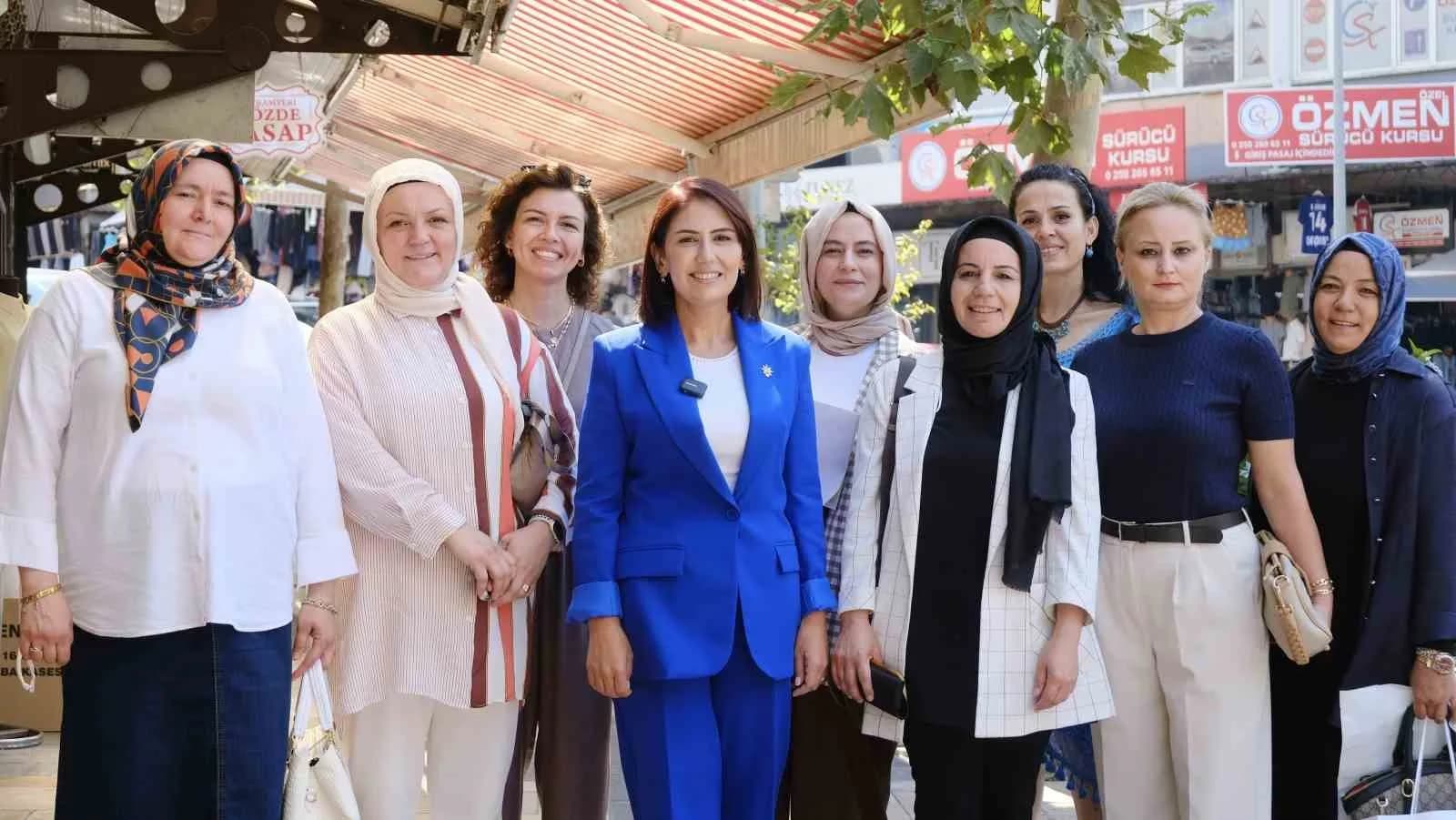 AK PARTİ DENİZLİ İL KADIN KOLLARI BAŞKANI HİLAL TÜTÜNCÜ VE BERABERİNDEKİ HEYET, BAYRAMYERİ’NDE ESNAFI ZİYARET ETTİ. GERÇEKLEŞTİRİLEN ZİYARETLERDE ESNAFIN TALEP VE ÖNERİLERİ DİNLENİRKEN, GÜNDEME İLİŞKİN DEĞERLENDİRMELERDE BULUNULDU.