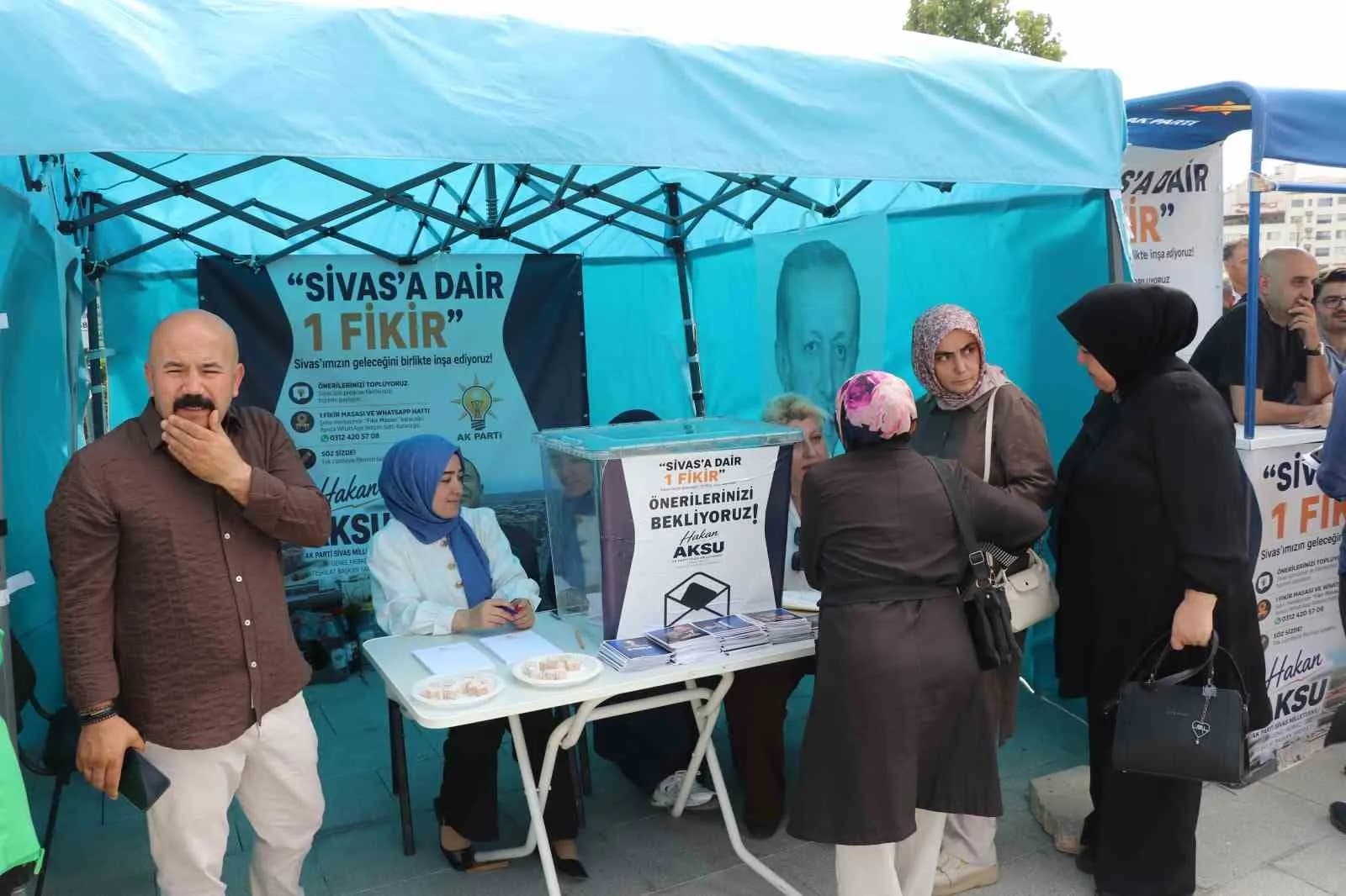 SİVAS’TA HİZMET ANLAYIŞINI VATANDAŞLARIN FİKİRLERİNE GÖRE YÖNLENDİRMEK İSTEYEN AK PARTİ SİVAS TEŞKİLATI “SİVAS’A DAİR BİR FİKİR” PROJESİYLE KENT MEYDANINDA STANT AÇTI.
