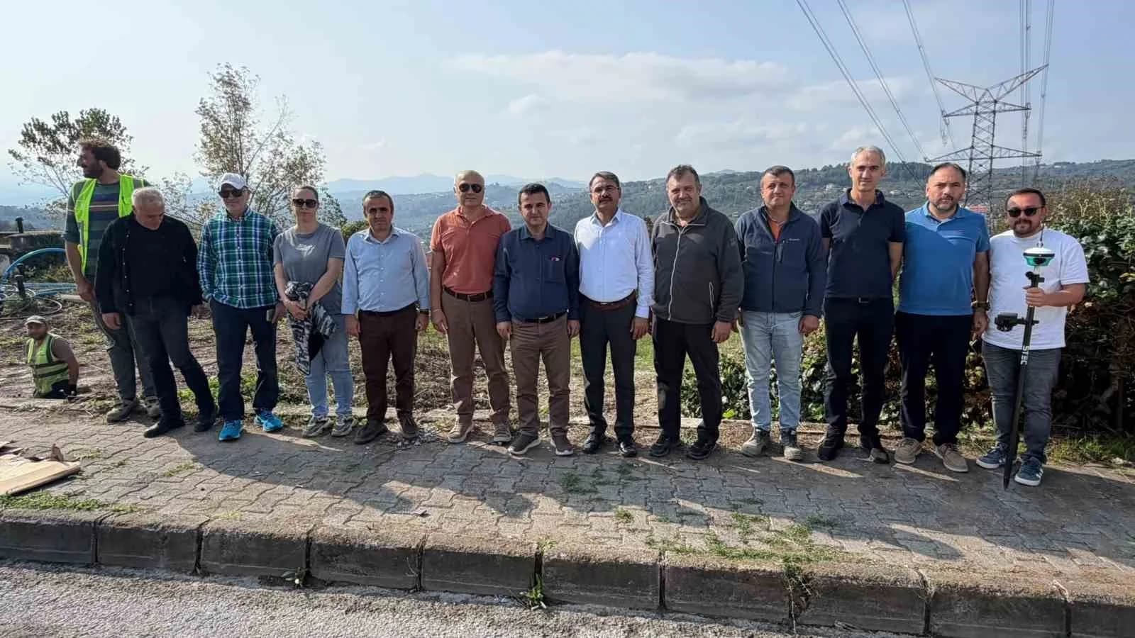 ZONGULDAK (İHA) - ZONGULDAK’IN ALAPLI İLÇESİNDE YAPIMI DEVAM EDEN ALAPLI İÇME SUYU PROJESİ KAPSAMINDA, DSİ BÖLGE MÜDÜRÜ YASİN DEVRİM VE BERABERİNDEKİ EKİP İLE PROJENİN YÜKLENİCİ FİRMA YETKİLİLERİ TEPEKÖY’DE İNCELEMELERDE BULUNDU.