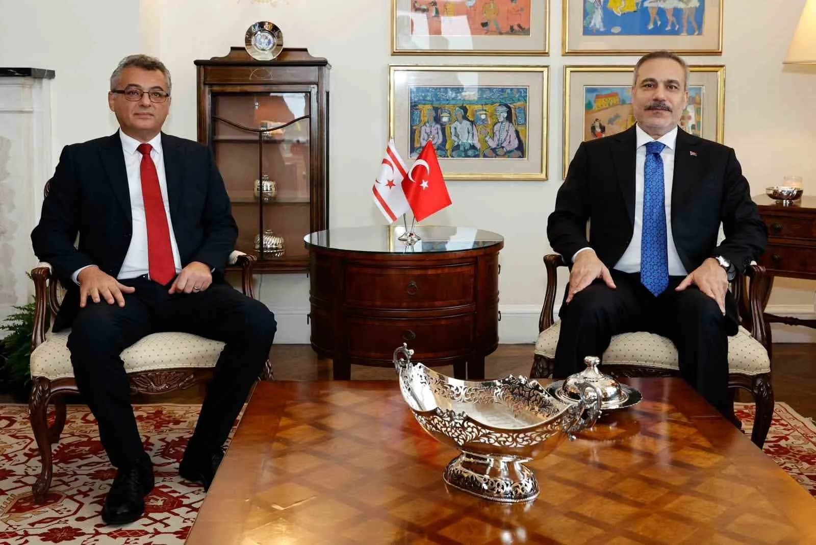 DIŞİŞLERİ BAKANI HAKAN FİDAN, NEW YORK’TA KUZEY KIBRIS TÜRK CUMHURİYETİ CUMHURBAŞKANI TUFAN ERHÜRMAN VE KKTC DIŞİŞLERİ BAKANI TAHSİN ERTUĞRULOĞLU İLE BİR ARAYA GELDİ.