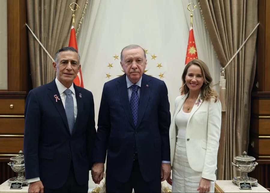 CUMHURBAŞKANI RECEP TAYYİP ERDOĞAN, ABD TEMSİLCİLER MECLİSİ ÜYESİ DARRELL ISSA VE EŞİNİ KABUL ETTİ.