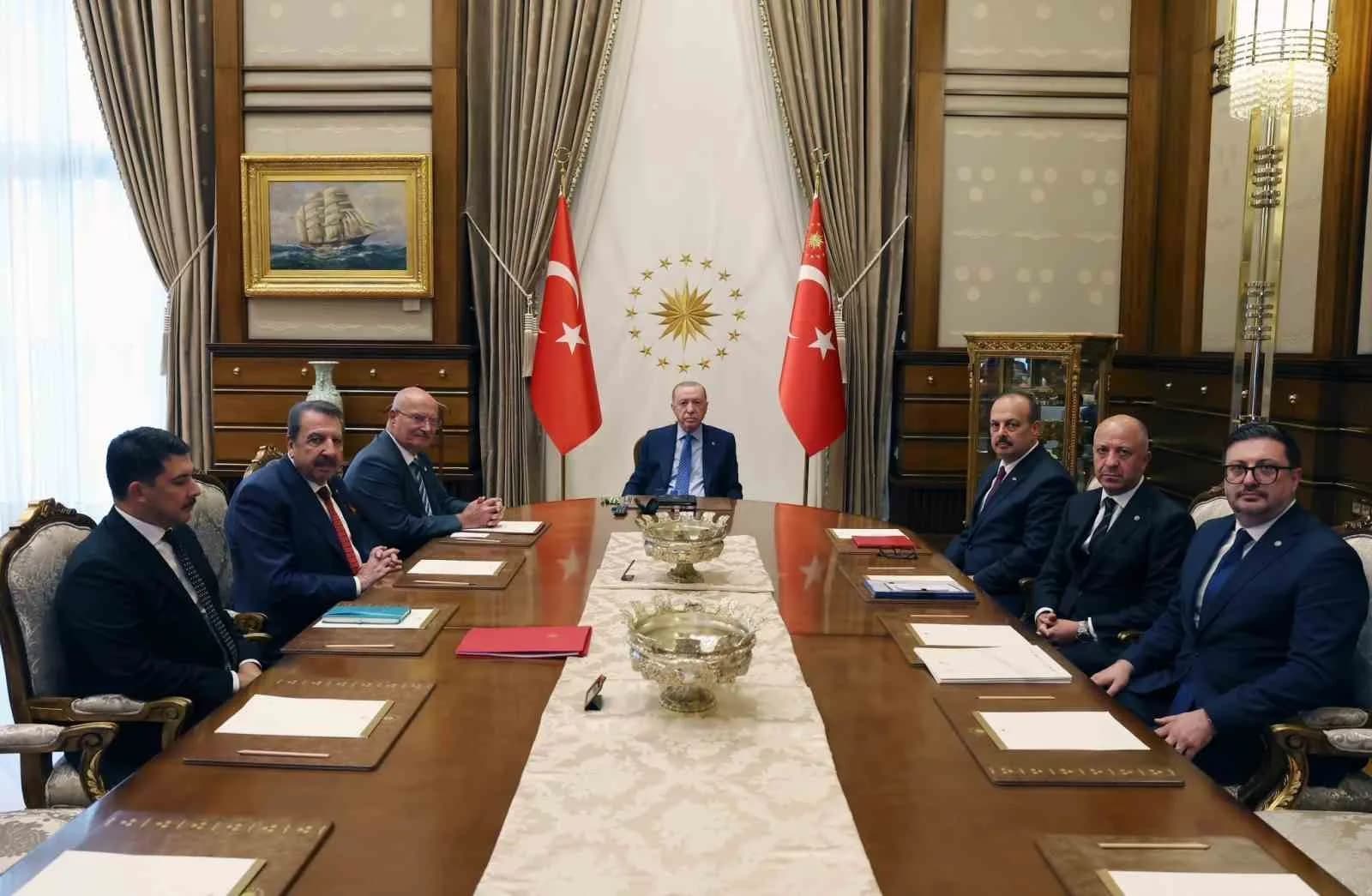 CUMHURBAŞKANI RECEP TAYYİP ERDOĞAN, ANKARA VALİSİ YAKUP CANBOLAT VE BERABERİNDEKİ HEYETİ CUMHURBAŞKANLIĞI KÜLLİYESİNDE KABUL ETTİ.