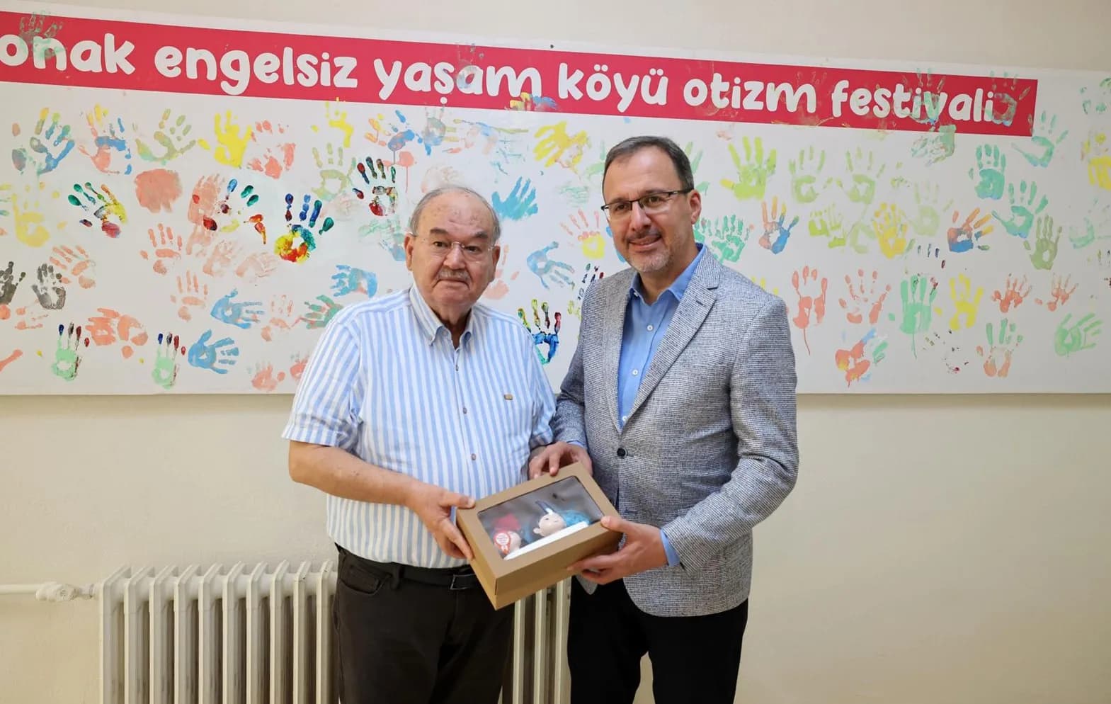 MEHMET MUHARREM KASAPOĞLU (SAĞDA) VE BURHAN ÖZFATURA (SOLDA) (ARŞİV)
