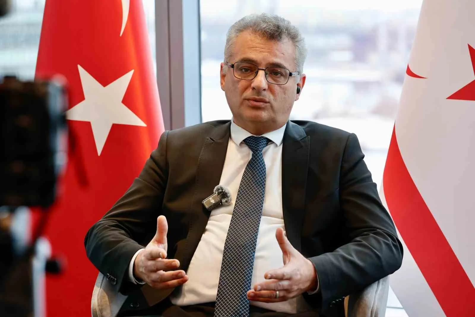 KKTC CUMHURBAŞKANI TUFAN ERHÜRMAN, BM GENEL SEKRETERİ ANTONİO GUTERRES İLE NEW YORK’TA GERÇEKLEŞTİRDİĞİ GÖRÜŞMENİN ARDINDAN AÇIKLAMALARDA BULUNDU. GÖRÜŞMENİN AĞIRLIKLI OLARAK "KIBRIS’TA GÜVEN SAĞLAYICI ÖNLEMLER" ÇERÇEVESİNDE GEÇTİĞİNİ BELİRTEN ERHÜRMAN, GUTERRES’İN DE MEVCUT AŞAMADA BU KONUYA ODAKLANDIĞINI SÖYLEDİ.