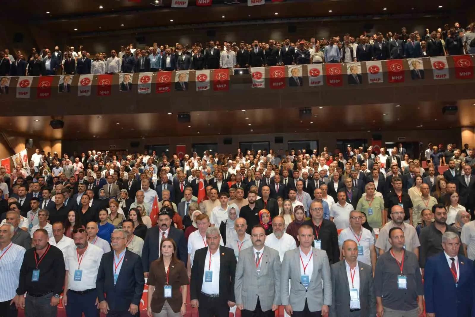 MİLLİYETÇİ HAREKET PARTİSİ (MHP) GENEL SEKRETERİ VE BURSA MİLLETVEKİLİ İSMET BÜYÜKATAMAN, PARTİSİNİN BALIKESİR İL BAŞKANLIĞI KONGRESİNDE "TERÖRSÜZ TÜRKİYE" SÜRECİ HAKKINDA AÇIKLAMALARDA BULUNDU.
