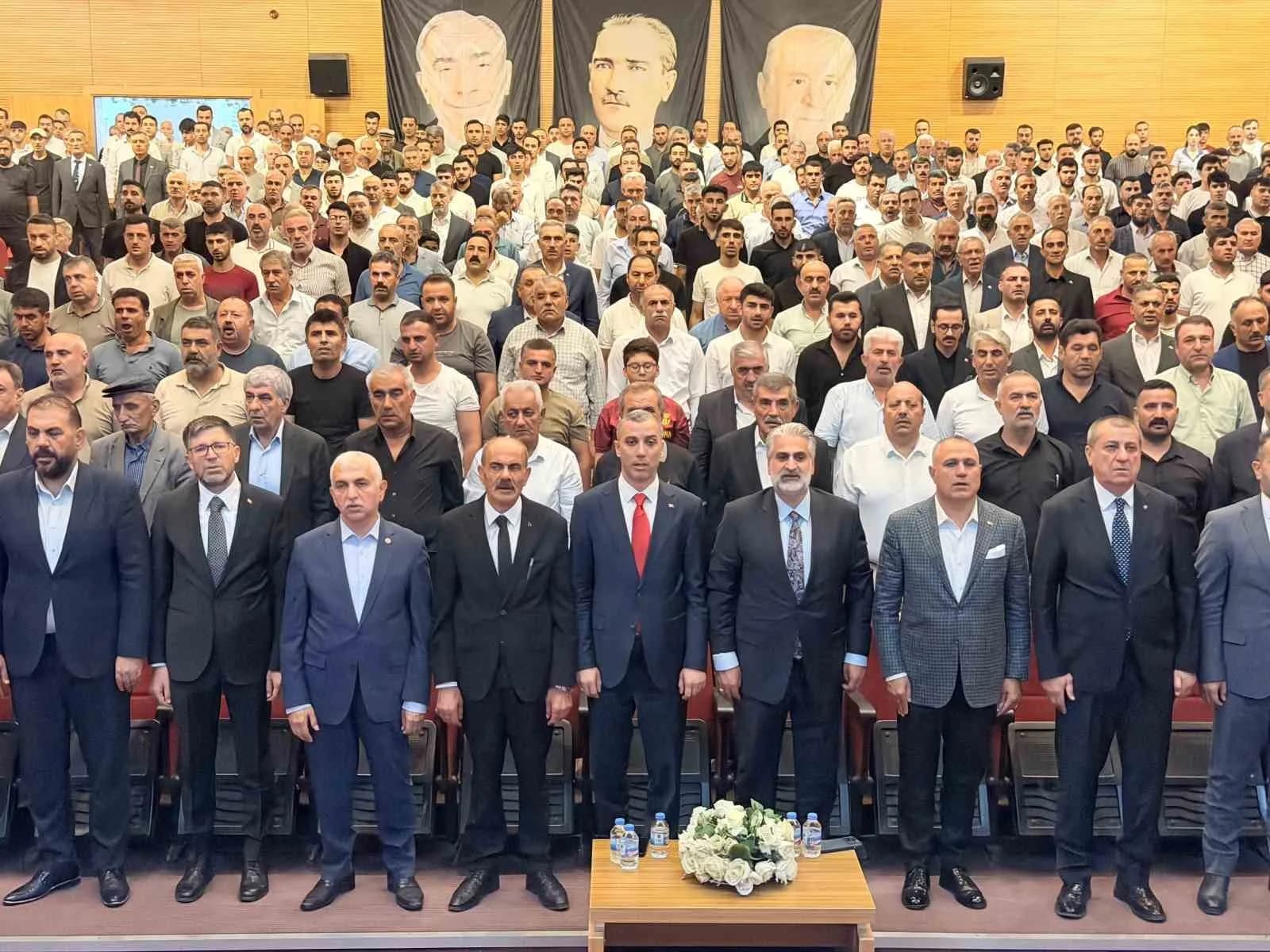 MİLLİYETÇİ HAREKET PARTİSİ (MHP) SİİRT İL BAŞKANLIĞININ 15. OLAĞAN KONGRESİ GERÇEKLEŞTİRİLDİ. TEK LİSTEYLE GİDİLEN KONGREDE MEVCUT İL BAŞKANI CENGİZHAN TÜKENMEZ YENİDEN BAŞKANLIĞA SEÇİLEREK GÜVEN TAZELEDİ.