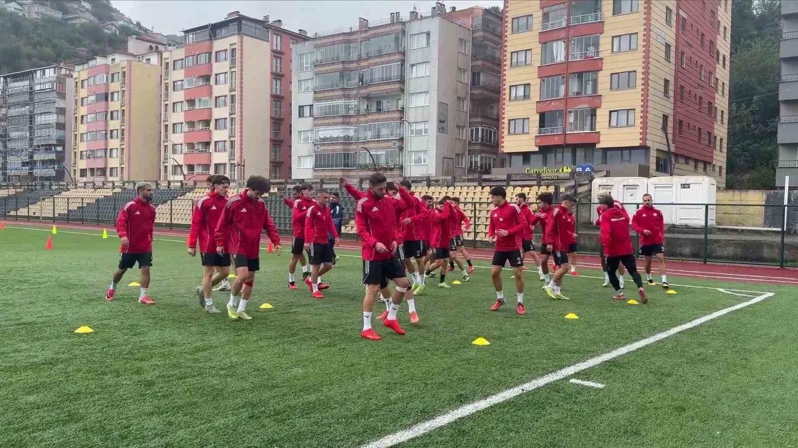 KARŞILAŞMA ÖNCESİ KİLİMLİ ŞEHİR STADI'NDA HAZIRLIKLARINI TAMAMLAYAN ZONGULDAK TEMSİLCİSİNDE MORALLER YÜKSEK