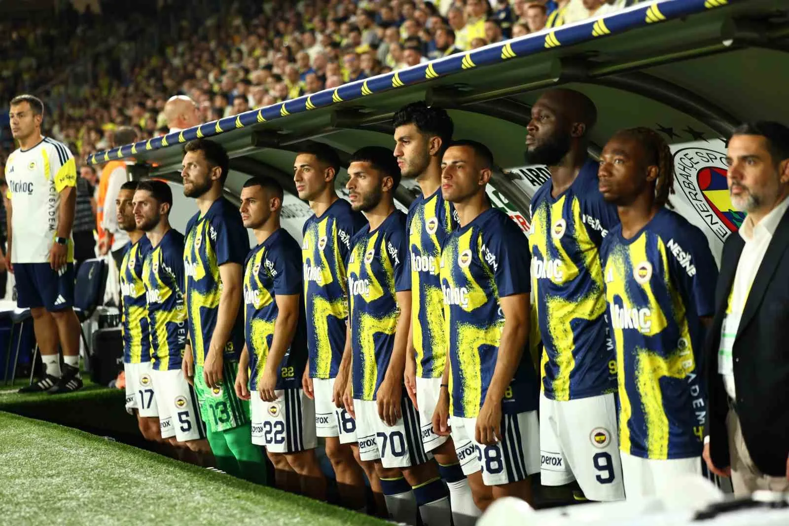 TRENDYOL SÜPER LİG'İN 2. HAFTASINDA FENERBAHÇE, EVİNDE KONYASPOR İLE KARŞILAŞIYOR. MÜCADELENİN 15 DAKİKASI 1-1 EŞİTLİKLE GEÇİLDİ.