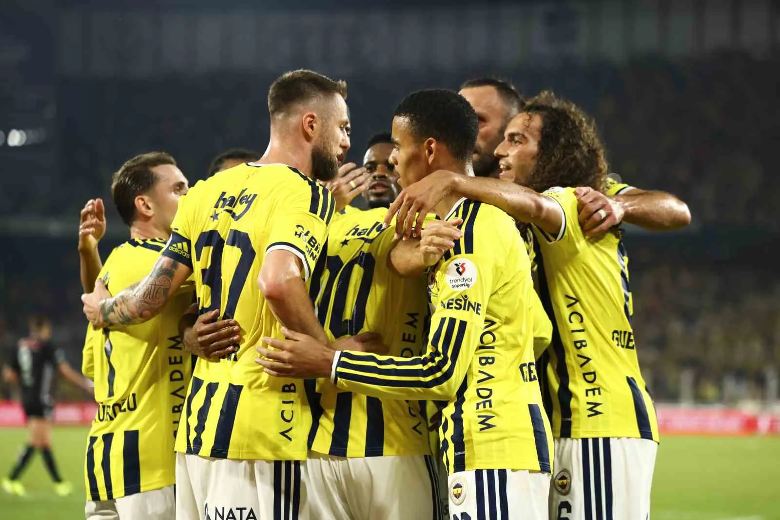 TRENDYOL SÜPER LİG’İN 2. HAFTASINDA FENERBAHÇE, EVİNDE KONYASPOR İLE KARŞILAŞIYOR. MÜCADELENİN İLK YARISI SARI-LACİVERTLİLERİN 3-1'LİK ÜSTÜNLÜĞÜYLE TAMAMLANDI.