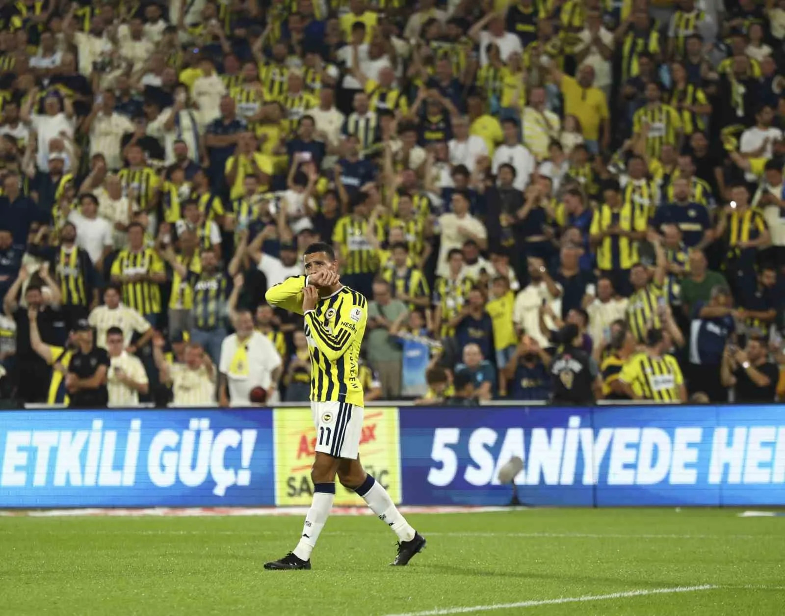 TRENDYOL SÜPER LİG'İN 2. HAFTASINDA FENERBAHÇE, EVİNDE KARŞILAŞTIĞI KONYASPOR'U 4-2 MAĞLUP ETTİ.