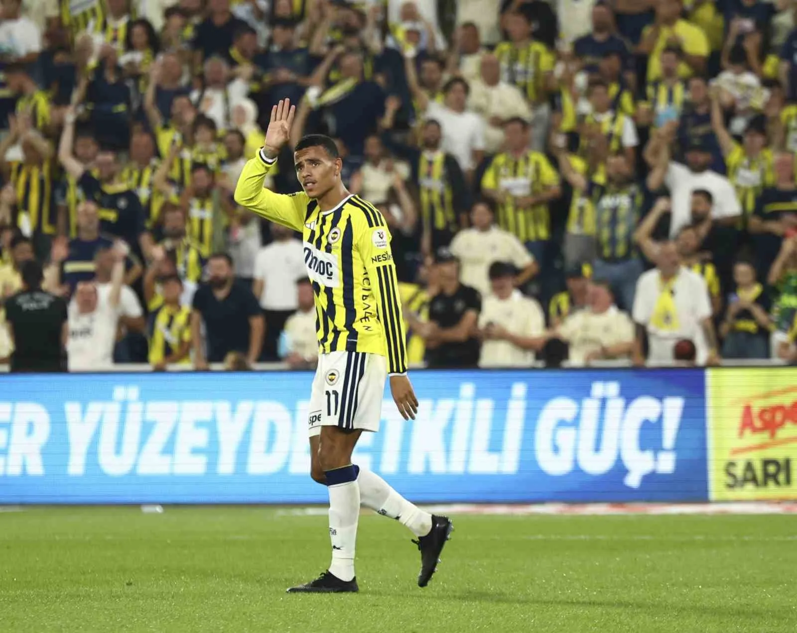 TRENDYOL SÜPER LİG'İN 2. HAFTASINDA FENERBAHÇE, EVİNDE KARŞILAŞTIĞI KONYASPOR'U 4-2 MAĞLUP ETTİ.