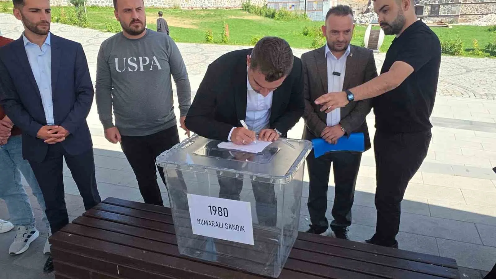 AK PARTİ ERZURUM İL GENÇLİK KOLLARI, 12 EYLÜL 1980 ASKERÎ DARBESİNİN 46. YIL DÖNÜMÜ DOLAYISIYLA KİTLESEL BİR BASIN AÇIKLAMASI GERÇEKLEŞTİRDİ