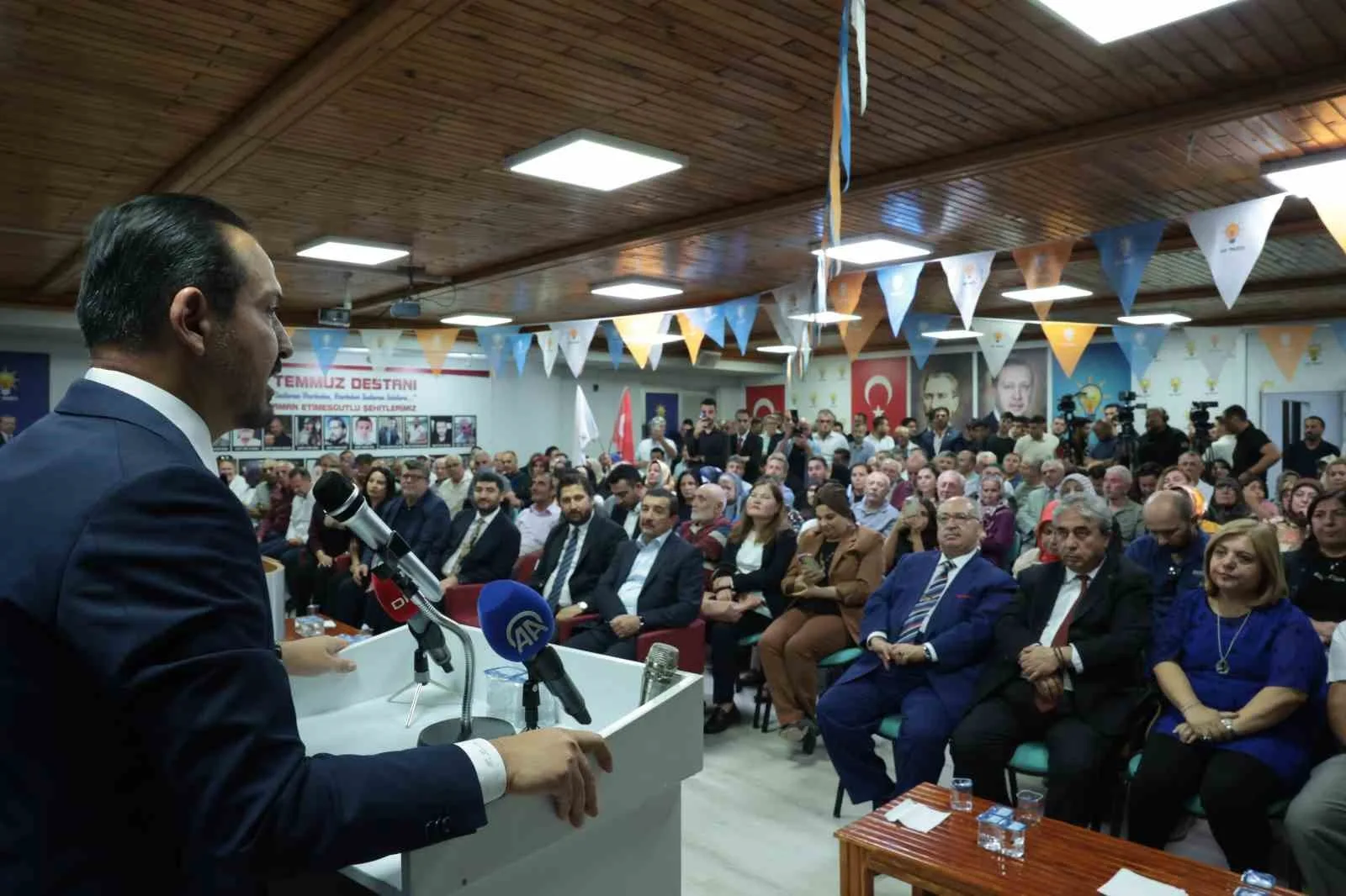 AK PARTİ GENEL BAŞKAN YARDIMCISI VE TÜRK DEVLETLERİ İLE İLİŞKİLER BAŞKANI KÜRŞAD ZORLU, "ANA MUHALEFET KENDİ İÇERİSİNDEN BAŞKA BİR MUHALEFET ÇIKARDI. BİR SİYASİ VAKUM İÇERİSİNDE OLDUKLARINI GÖRÜYORUM" DEDİ.