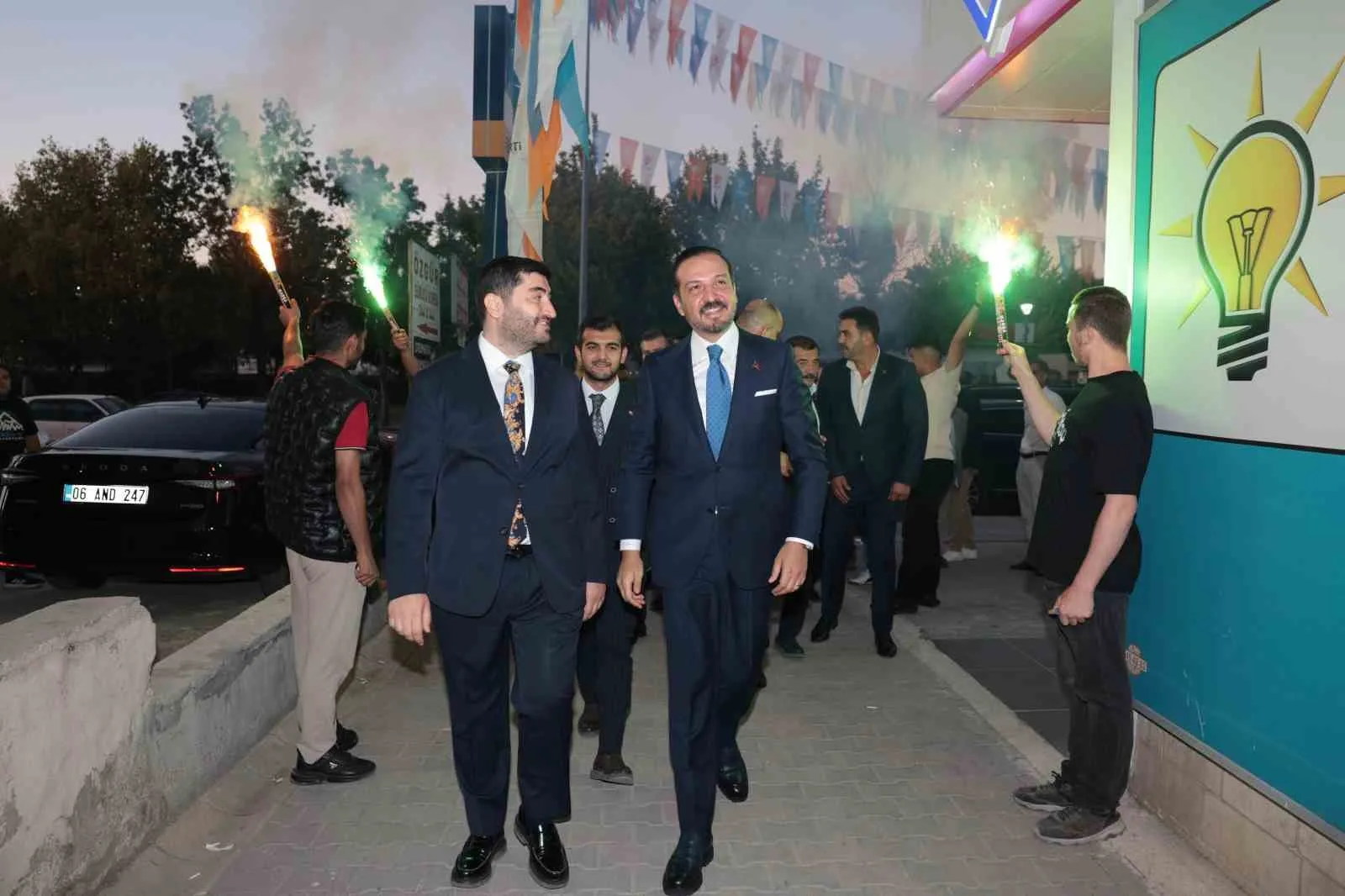AK PARTİ GENEL BAŞKAN YARDIMCISI VE TÜRK DEVLETLERİ İLE İLİŞKİLER BAŞKANI KÜRŞAD ZORLU, "ANA MUHALEFET KENDİ İÇERİSİNDEN BAŞKA BİR MUHALEFET ÇIKARDI. BİR SİYASİ VAKUM İÇERİSİNDE OLDUKLARINI GÖRÜYORUM" DEDİ.