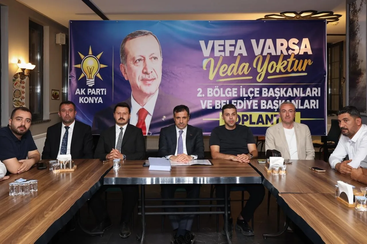 AK PARTİ KONYA İL BAŞKANI FATİH ÖZGÖKÇEN, ILGIN, DOĞANHİSAR, KADINHANI VE SARAYÖNÜ'NÜ KAPSAYAN 2. BÖLGE VEFA VE İSTİŞARE BULUŞMASI'NDA MEVCUT VE ÖNCEKİ DÖNEM İLÇE VE BELEDİYE BAŞKANLARIYLA BULUŞTU.