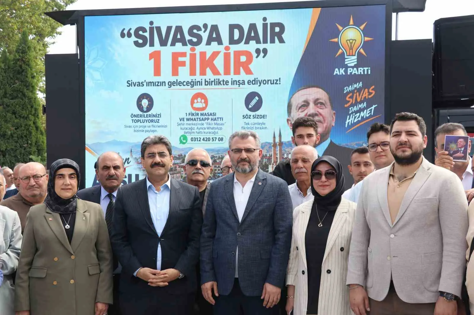 KENT MEYDANINDA YAKLAŞIK 15 GÜN FAALİYET GÖSTERECEK OLAN STANT ÇALIŞMASI İLE SİVAS'A YAPILACAK OLAN HİZMETLERİN DAHA DA İYİLEŞTİRİLMESİ HEDEFLENİYOR.