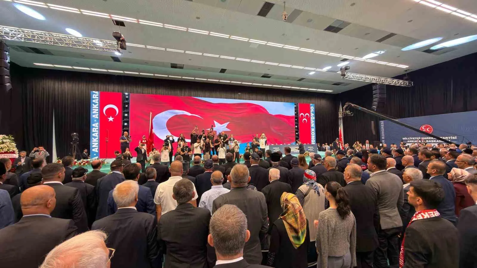 MİLLİYETÇİ HAREKET PARTİSİ'NİN (MHP) ANKARA 15. OLAĞAN İL KONGRESİ'NDE YAPILAN SEÇİMDE 643 DELEGENİN TAMAMININ OYUNU ALAN ALPARSLAN DOĞAN YENİDEN MHP ANKARA İL BAŞKANI OLDU.