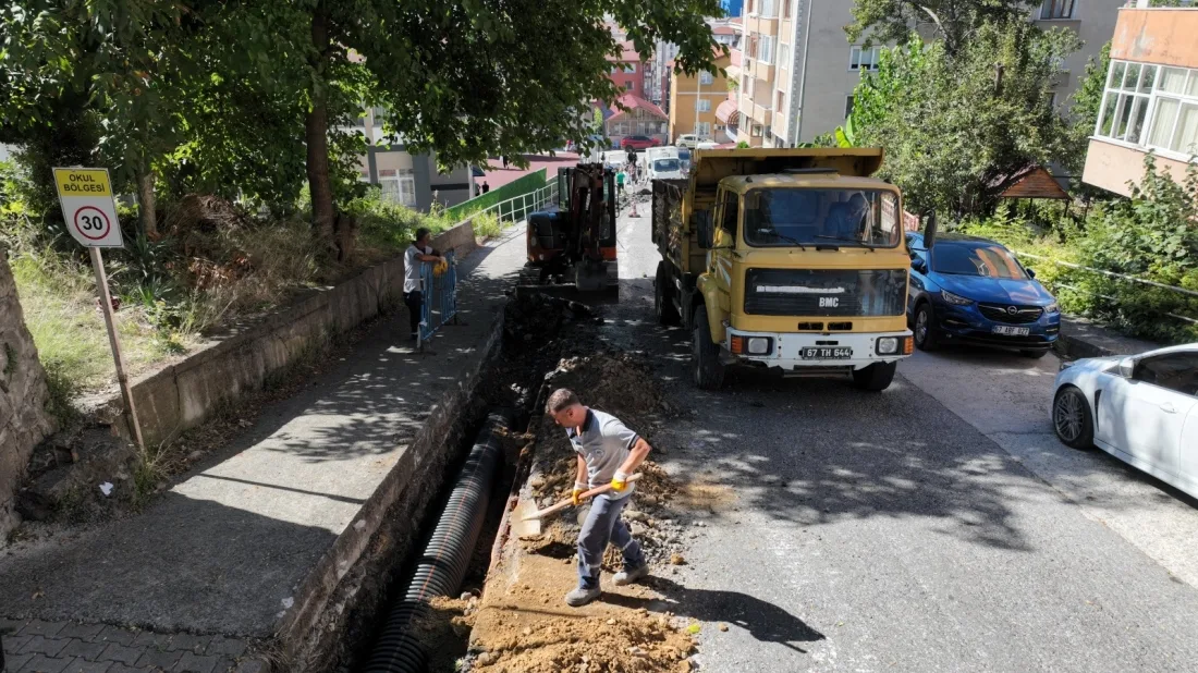 Bağlık Mahallesinde Yağmurlama Hattı Yapılıyor
