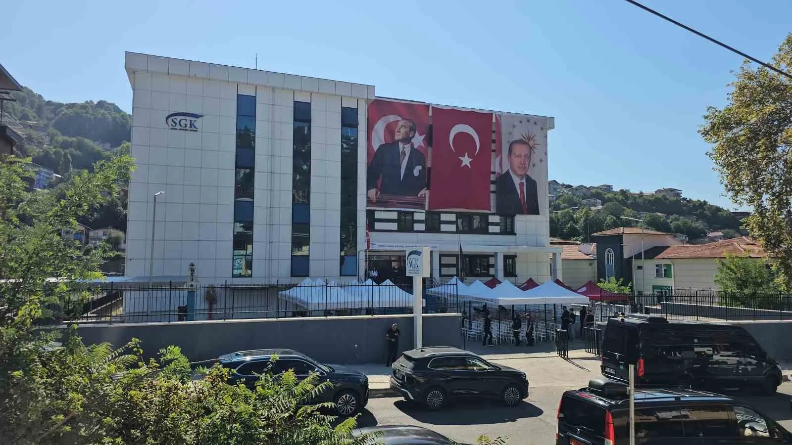 ÇALIŞMA VE SOSYAL GÜVENLİK BAKANI PROF. DR. VEDAT IŞIKHAN, ZONGULDAK SOSYAL GÜVENLİK İL MÜDÜRLÜĞÜ YENİ HİZMET BİNASININ AÇILIŞ TÖRENİNE KATILDI.