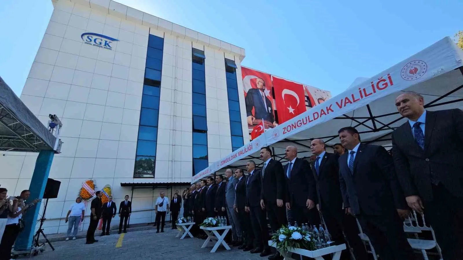 ÇALIŞMA VE SOSYAL GÜVENLİK BAKANI PROF. DR. VEDAT IŞIKHAN, ZONGULDAK SOSYAL GÜVENLİK İL MÜDÜRLÜĞÜ YENİ HİZMET BİNASININ AÇILIŞ TÖRENİNE KATILDI.