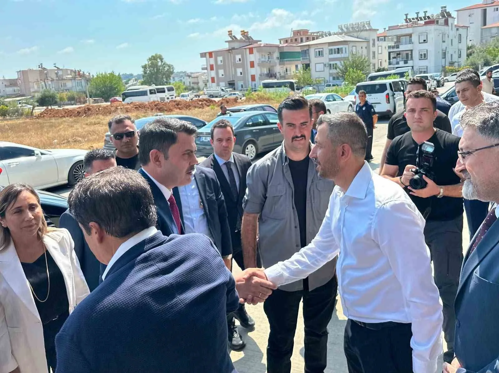 EVRE, ŞEHİRCİLİK VE İKLİM DEĞİŞİKLİĞİ BAKANI MURAT KURUM, ANTALYA PROGRAMI KAPSAMINDA, AK PARTİ ANTALYA MİLLETVEKİLİ KEMAL ÇELİK'İN KISA SÜRE ÖNCE HAYATINI KAYBEDEN AĞABEYİ HASAN ÇELİK İÇİN DÜZENLENEN MEVLİD-İ ŞERİF’E E KATILDI.
