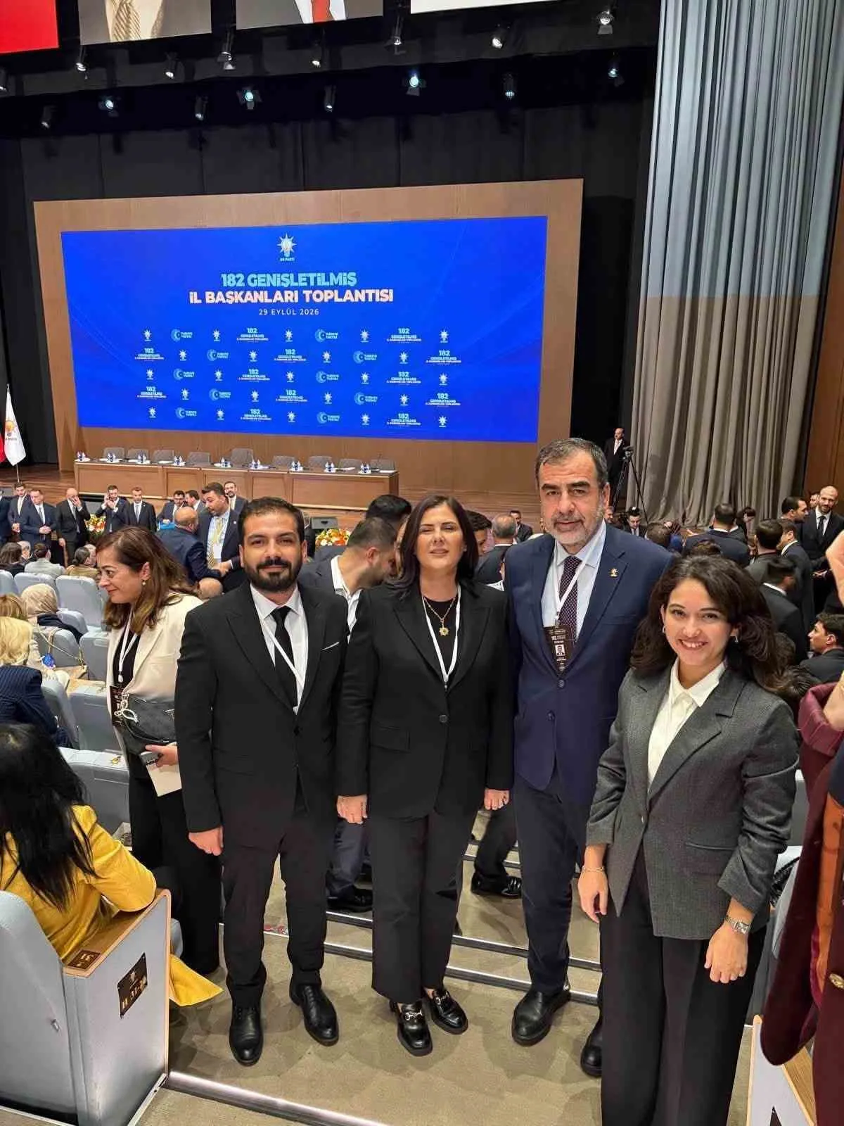 CUMHURBAŞKANI RECEP TAYYİP ERDOĞAN’IN LİDERLİĞİNDE GERÇEKLEŞTİRİLEN TOPLANTIYA KATILAN AYDIN BÜYÜKŞEHİR BELEDİYE BAŞKANI ÖZLEM ÇERÇİOĞLU, VATANDAŞLARI HİZMETLE BULUŞTURMA MESAJI VERDİ.