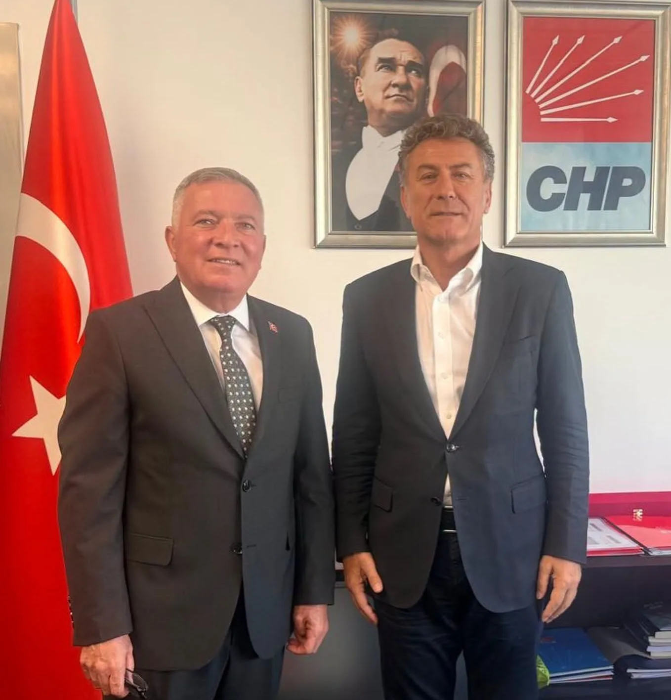 DENİZLİ’NİN HONAZ BELEDİYE BAŞKANI YÜKSEL KEPENEK, İLÇEYE DEĞER KATAN PROJELERİNİ CHP GENEL MERKEZİ’NDE ZİYARET ETTİĞİ CHP LİDERİ KEMAL KILIÇDAROĞLU İLE PAYLAŞTI.