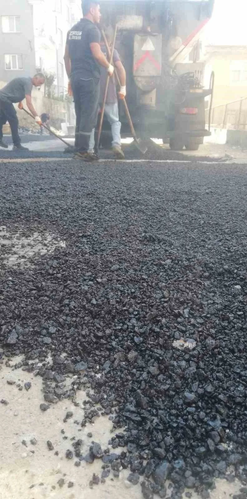 GEÇTİĞİMİZ GÜNLERDE TEPEBAŞI MAHALLESİ'NDEKİ BOZUK YOLLAR İL ÖZEL İDARESİ TARAFINDAN ASFALTLANMIŞTI.