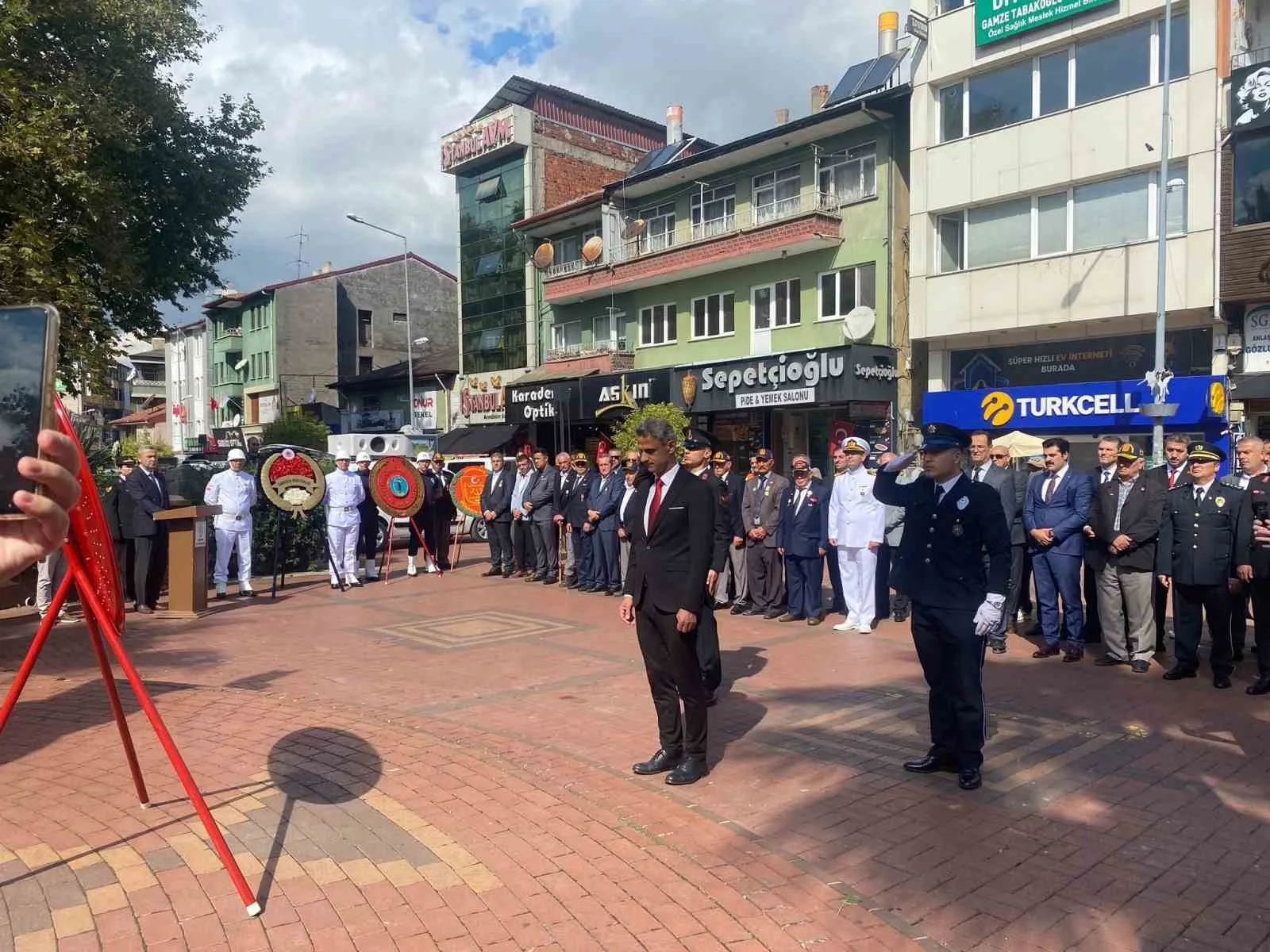 ZONGULDAK’IN ÇAYCUMA İLÇESİNDE 19 EYLÜL GAZİLER GÜNÜ DOLAYISIYLA TÖREN DÜZENLENDİ.