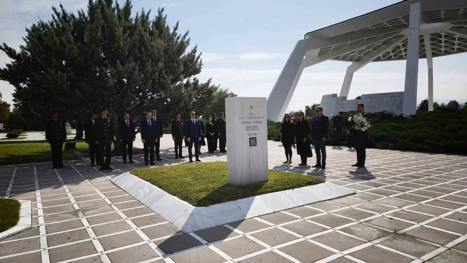 4. CUMHURBAŞKANI CEMAL GÜRSEL, ÖLÜMÜNÜN 60’INCI YILINDA MEZARI BAŞINDA ANILDI. TÖRENE AZ SAYIDA KİŞİNİN KATILMASI DİKKAT ÇEKTİ.