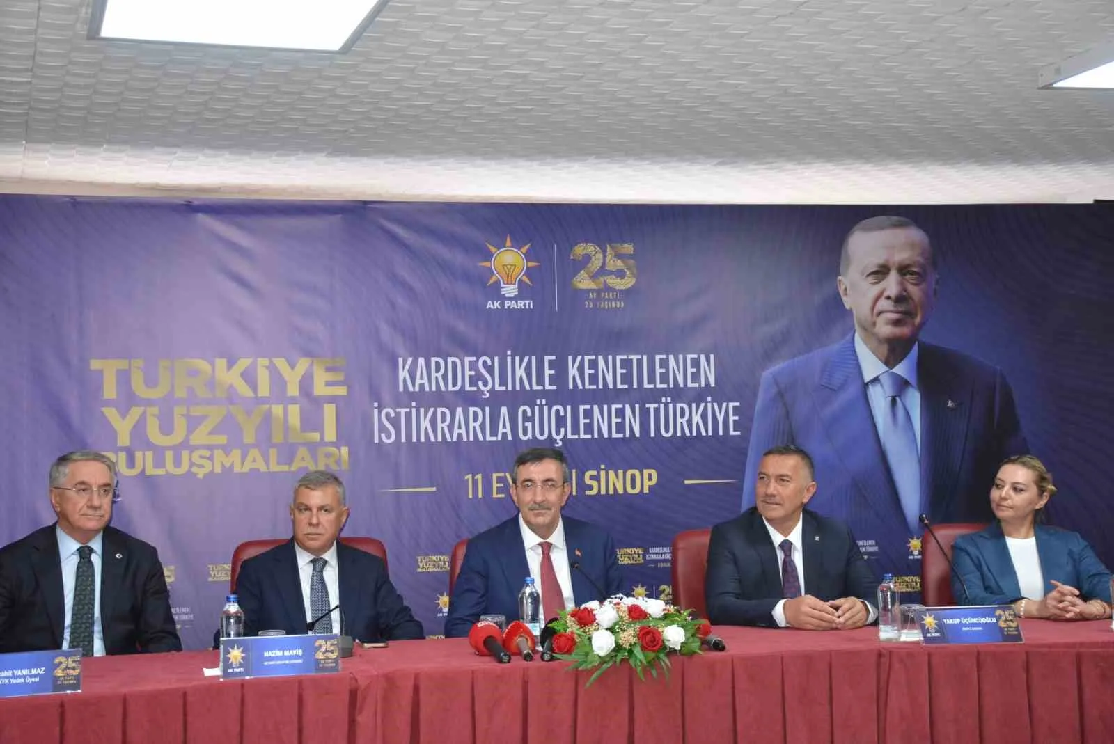 MÜCAHİT YANILMAZ, NAZİM MAVİŞ, CUMHURBAŞKANI YARDIMCISI CEVDET YILMAZ VE YAKUP ÜÇÜNCÜOĞLU