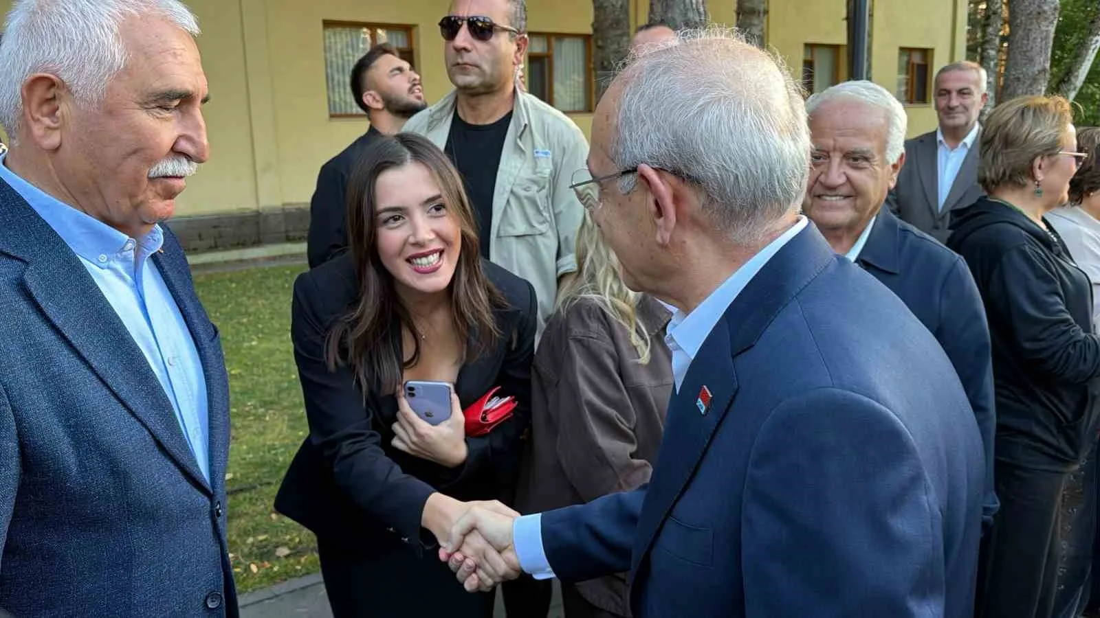 CUMHURİYET HALK PARTİSİ (CHP) GENEL BAŞKANI KEMAL KILIÇDAROĞLU, PARTİSİNİN TÜRKİYE BÜYÜK MİLLET MECLİSİ'NİN (TBMM) YENİ YASAMA YILI ÖNCESİNDE DÜZENLEDİĞİ 3 GÜNLÜK MİLLETVEKİLİ DEĞERLENDİRME KAMPINA KATILMAK ÜZERE BOLU'YA GELDİ.