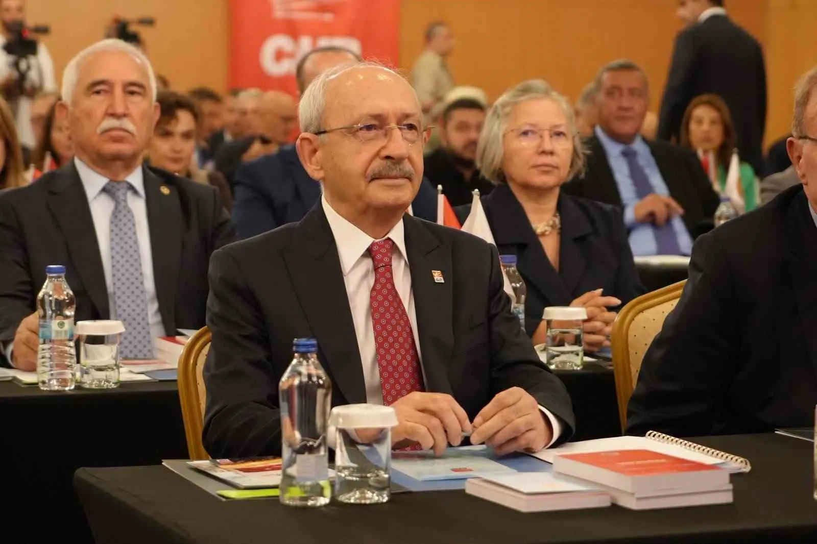 CUMHURİYET HALK PARTİSİ (CHP) GENEL BAŞKANI KEMAL KILIÇDAROĞLU, "TÜRKİYE'NİN SAYGINLIĞINI, TÜRKİYE'NİN BÜYÜKLÜĞÜNÜ, BÖLGEDEKİ ETKİNLİĞİNİ, DÜNYADAKİ ETKİNLİĞİNİ HER YERDE ANLATACAĞIZ" DEDİ.