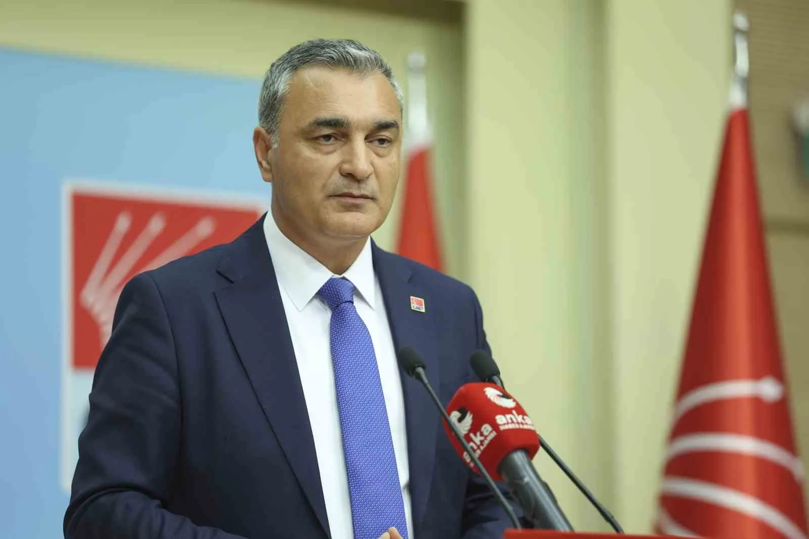 CUMHURİYET HALK PARTİSİ (CHP) SÖZCÜSÜ MÜSLİM SARI, ANKARA BÜYÜKŞEHİR BELEDİYE BAŞKANI MANSUR YAVAŞ’IN CHP’NİN KURULUŞ YIL DÖNÜMÜNDE GENEL MERKEZ’DEKİ RESEPSİYONA KATILMAMASINA İLİŞKİN, "BELEDİYE BAŞKANIMIZIN 9 EYLÜL GÜNÜ YAPTIĞIMIZ ETKİNLİKTE HELE Kİ ANKARA’DA ANKARA BÜYÜKŞEHİR BELEDİYE BAŞKANI OLARAK KATILMASINI BEKLERDİK" DEDİ.