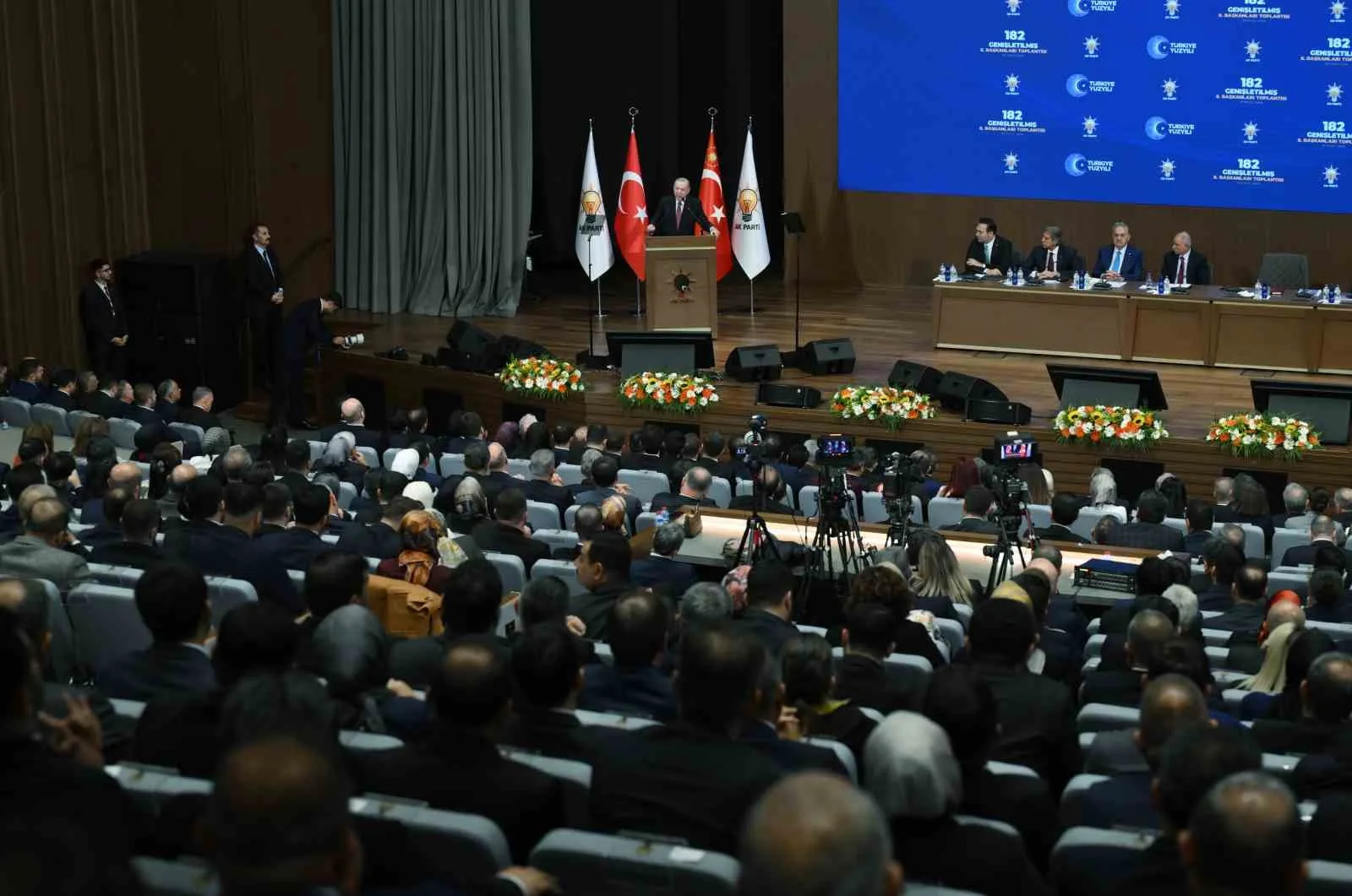 CUMHURBAŞKANI ERDOĞAN, AK PARTİ KONGRE MERKEZİ'NDE GERÇEKLEŞTİRİLEN GENİŞLETİLMİŞ İL BAŞKANLARI TOPLANTISI'NA KATILDI.