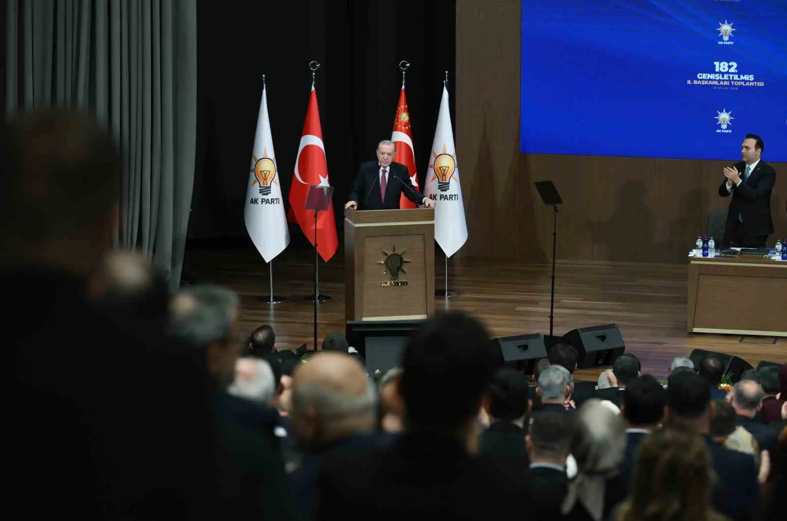 CUMHURBAŞKANI ERDOĞAN, AK PARTİ KONGRE MERKEZİ'NDE GERÇEKLEŞTİRİLEN GENİŞLETİLMİŞ İL BAŞKANLARI TOPLANTISI'NA KATILDI.
