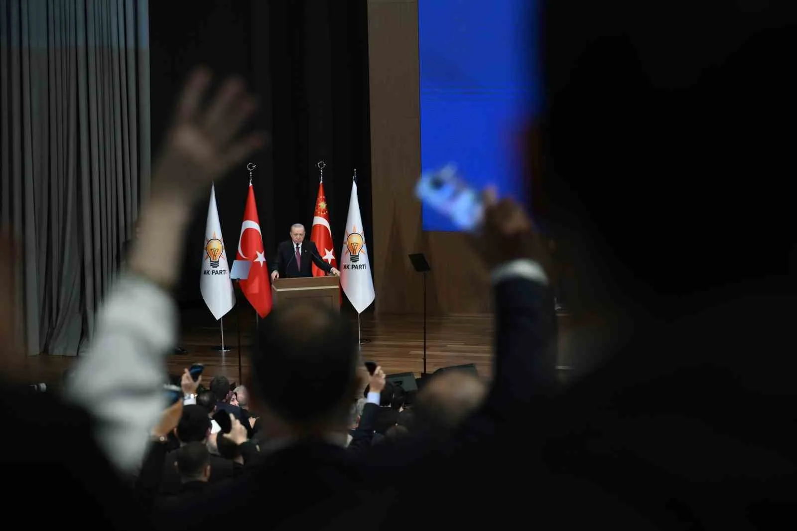 CUMHURBAŞKANI ERDOĞAN, AK PARTİ KONGRE MERKEZİ'NDE GERÇEKLEŞTİRİLEN GENİŞLETİLMİŞ İL BAŞKANLARI TOPLANTISI'NA KATILDI.