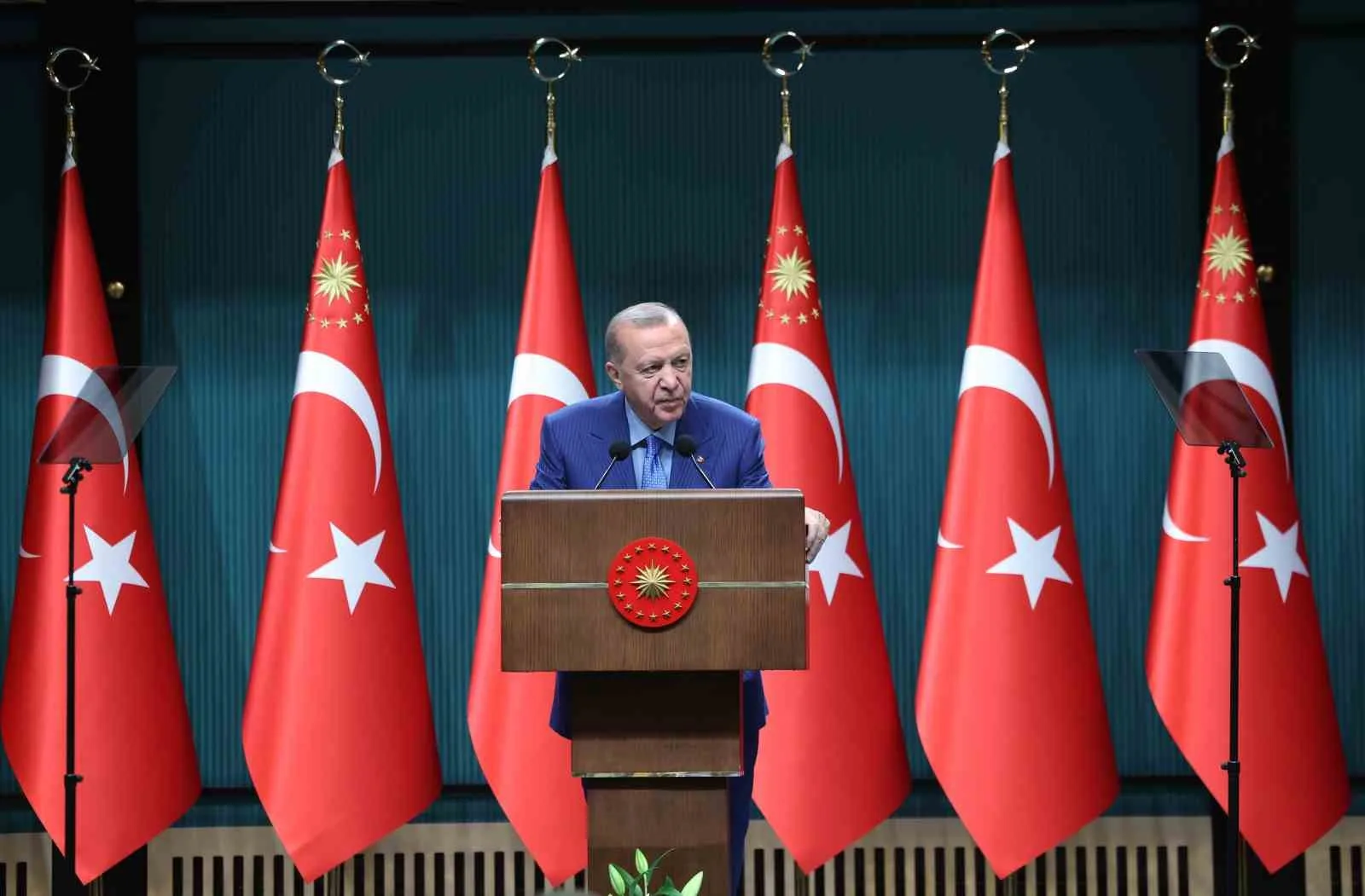 CUMHURBAŞKANI ERDOĞAN, CUMHURBAŞKANLIĞI KÜLLİYESİ'NDE GERÇEKLEŞTİRİLEN KABİNE TOPLANTISI SONRASI AÇIKLAMA YAPTI.
