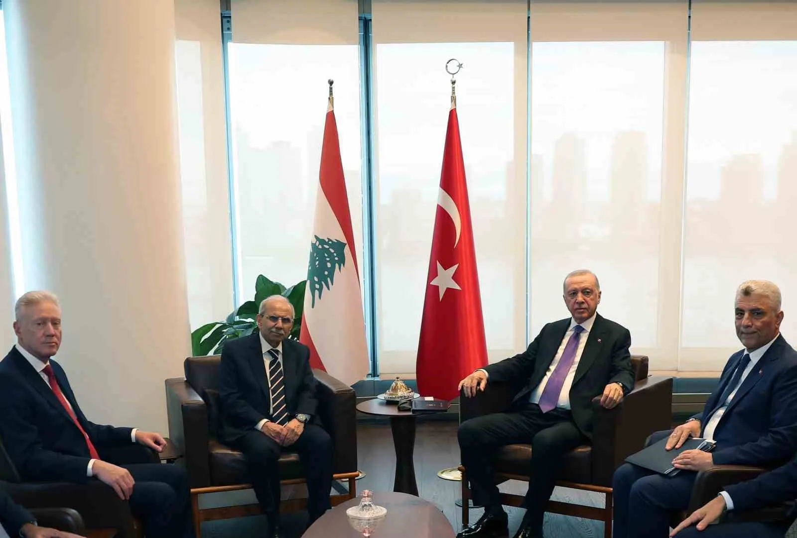 CUMHURBAŞKANI ERDOĞAN, LÜBNAN BAŞBAKANI SELAM İLE GÖRÜŞTÜ