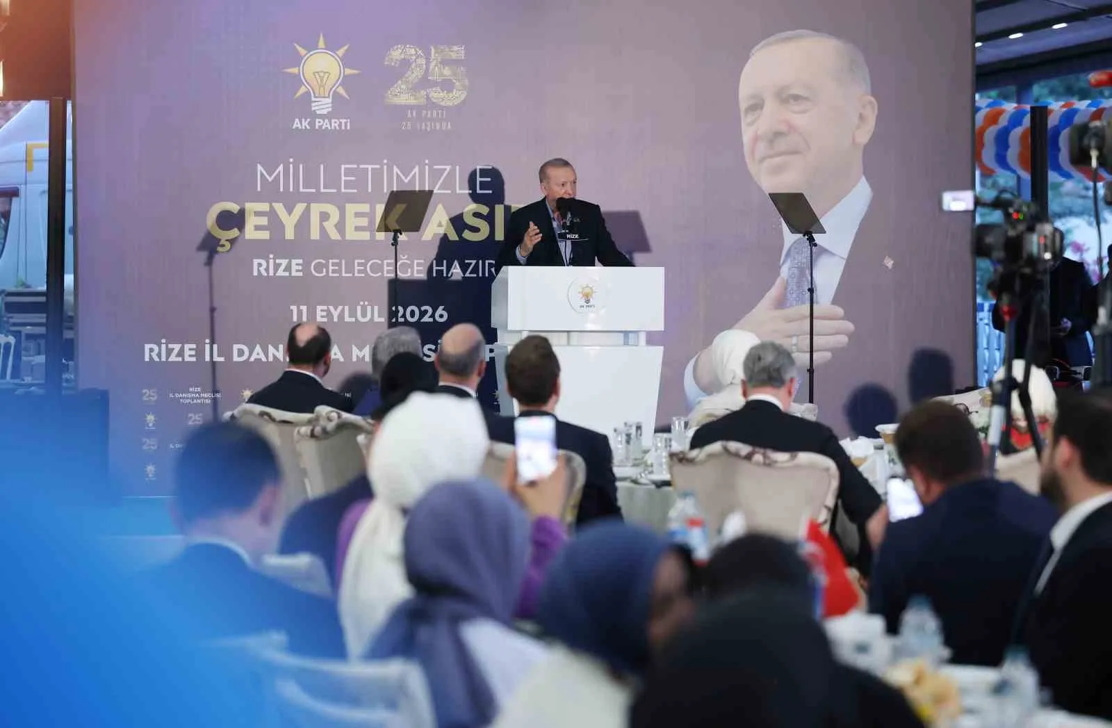 CUMHURBAŞKANI RECEP TAYYİP ERDOĞAN, RECEP TAYYİP ERDOĞAN ÜNİVERSİTESİ GELİŞTİRME VAKFI MÜTEVELLİ HEYETİ TOPLANTISI'NIN ARDINDAN AK PARTİ RİZE İL DANIŞMA TOPLANTISI'NA KATILDI.